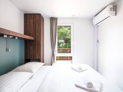zaton-holiday-resort-deluxe-family-interior-bedroom-double-bed