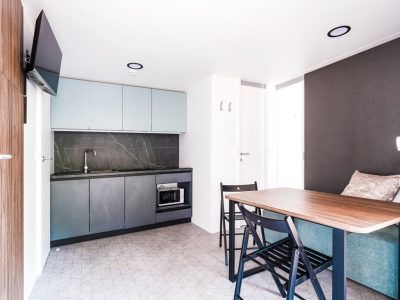 zaton-holiday-resort-deluxe-family-interior-kitchen