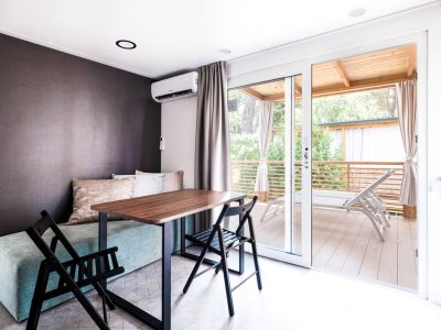 zaton-holiday-resort-deluxe-family-interior-living-room-and-terrace