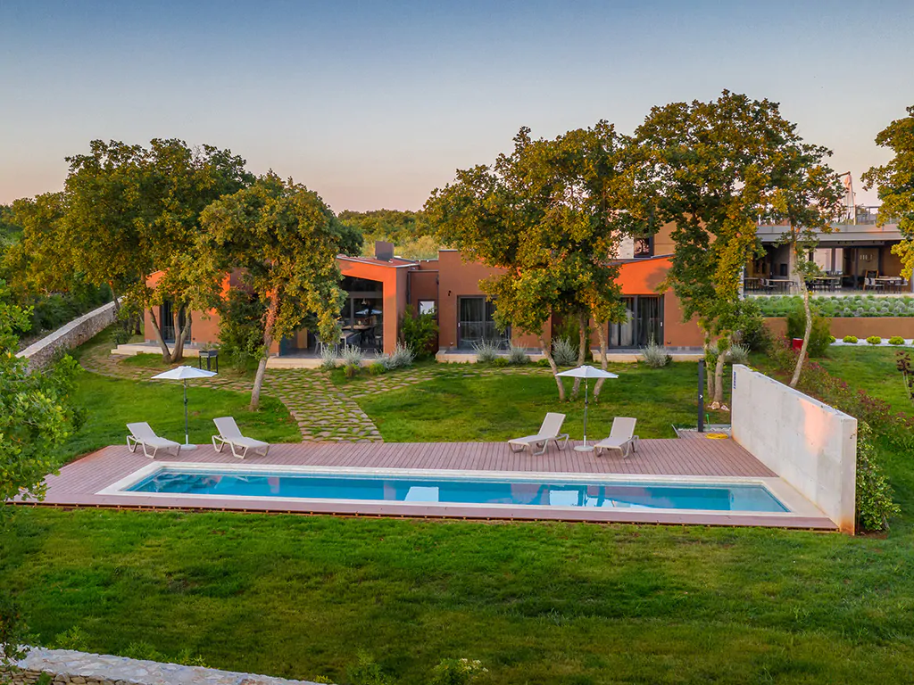 campsite-papafigo-villa-voliera-exterior-pool