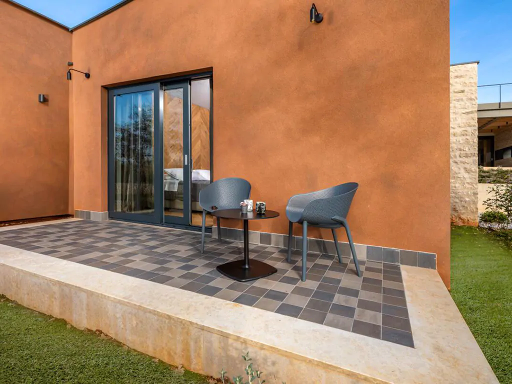 campsite-papafigo-villa-voliera-exterior-terrace