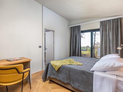 campsite-papafigo-villa-voliera-interior-bedroom-double-bed