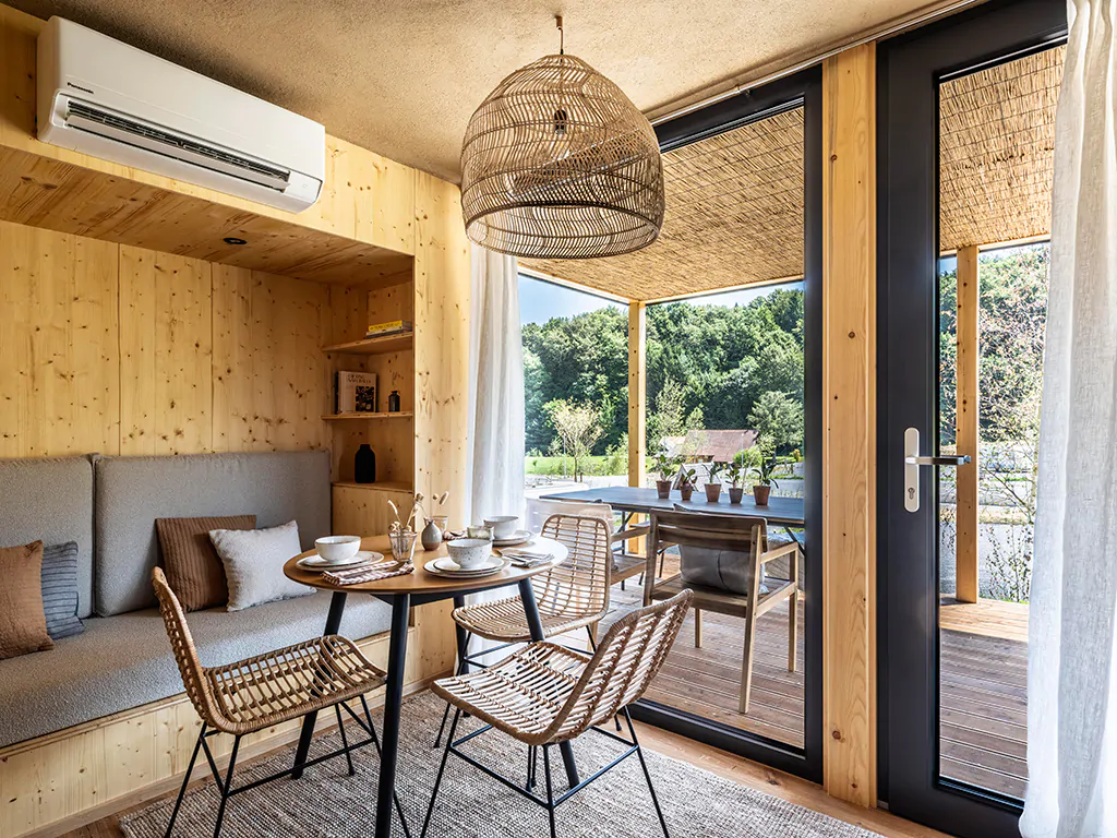 falkensteiner-premium-camping-lake-blagus-interior-living-room-2