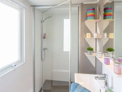 lanterna-premium-camping-resort-premium-c-interior-bathroom