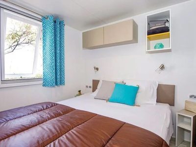 lanterna-premium-camping-resort-premium-c-interior-double-bed