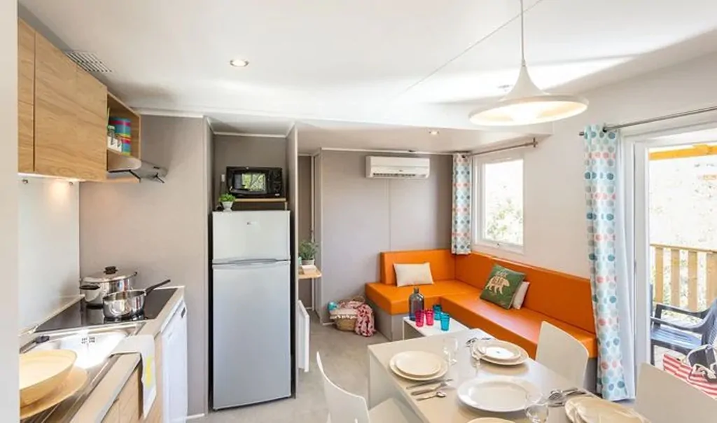 lanterna-premium-camping-resort-premium-c-interior-kitchen