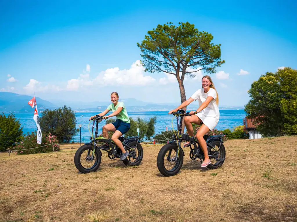 sivinos-camping-boutique-exterior-e-bike