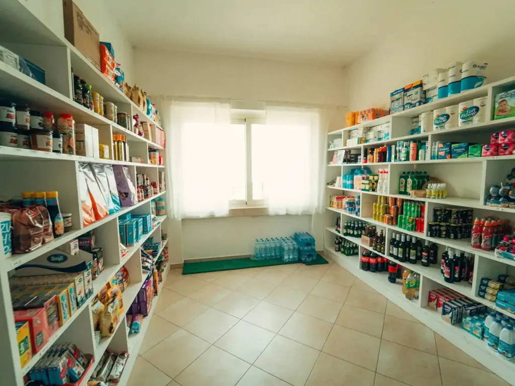 sivinos-camping-boutique-interior-market