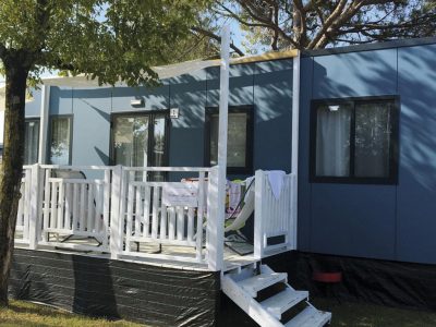 vacanze-glamping-boutique-exterior-cottage-next-l-front-view-2