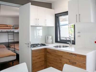 vacanze-glamping-boutique-interior-cottage-next-l-kitchen-2