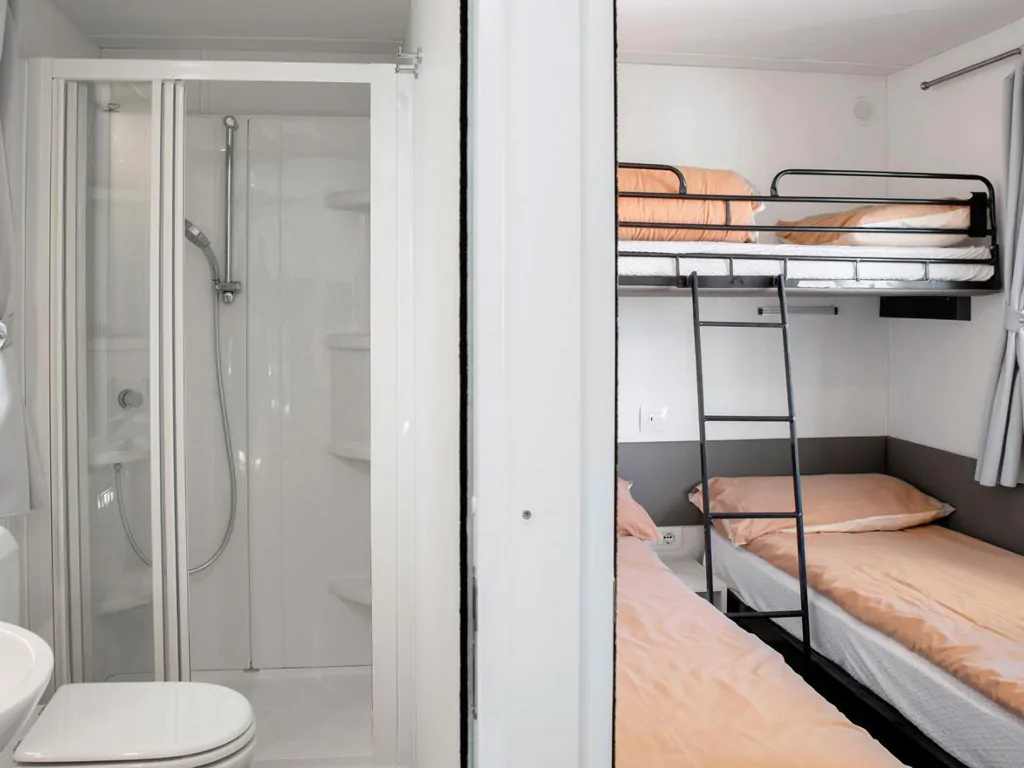 vacanze-glamping-boutique-interior-cottage-next-l-single-beds-bunk-bed-2