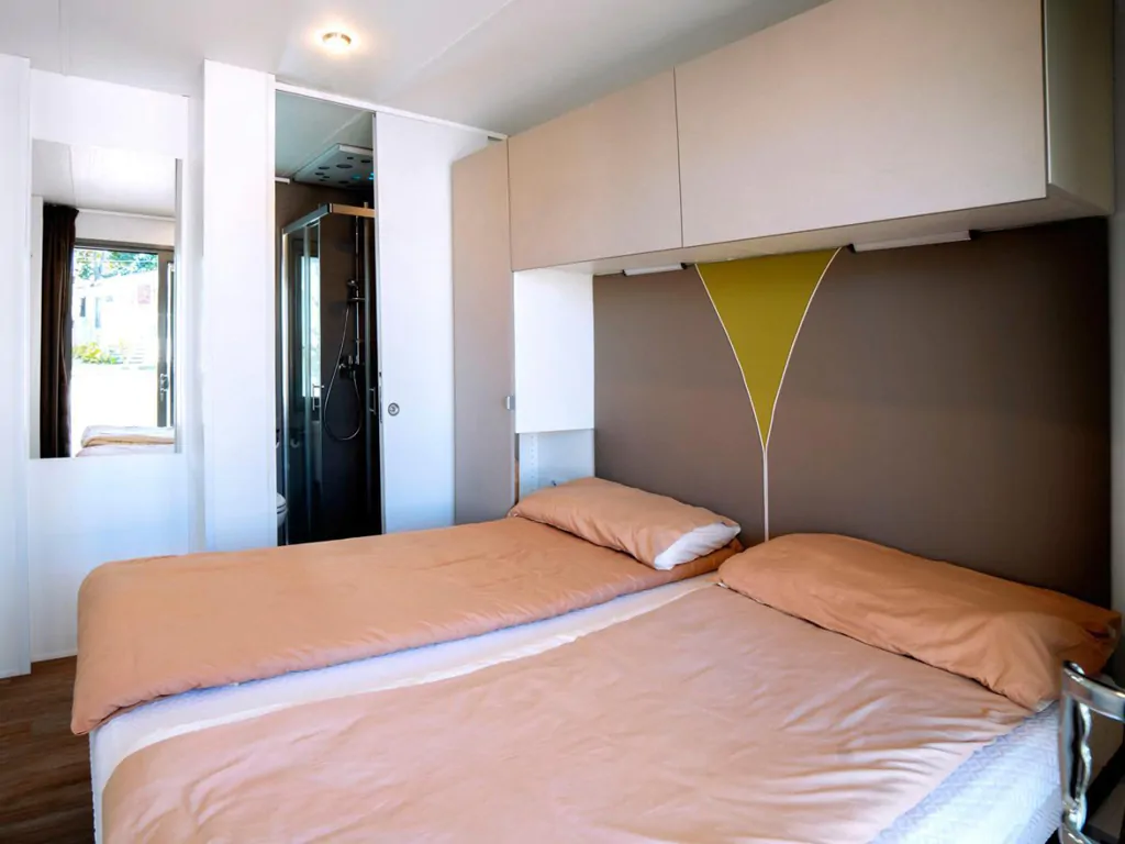 vacanze-glaming-boutique-cottage-next-xl-superior-interior-double-beds