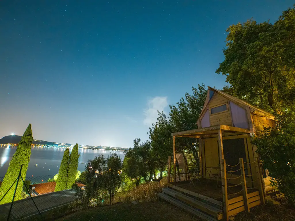 vacanze-glamping-boutique-air-dreamer-3-exterior-air-dreamer-front-view