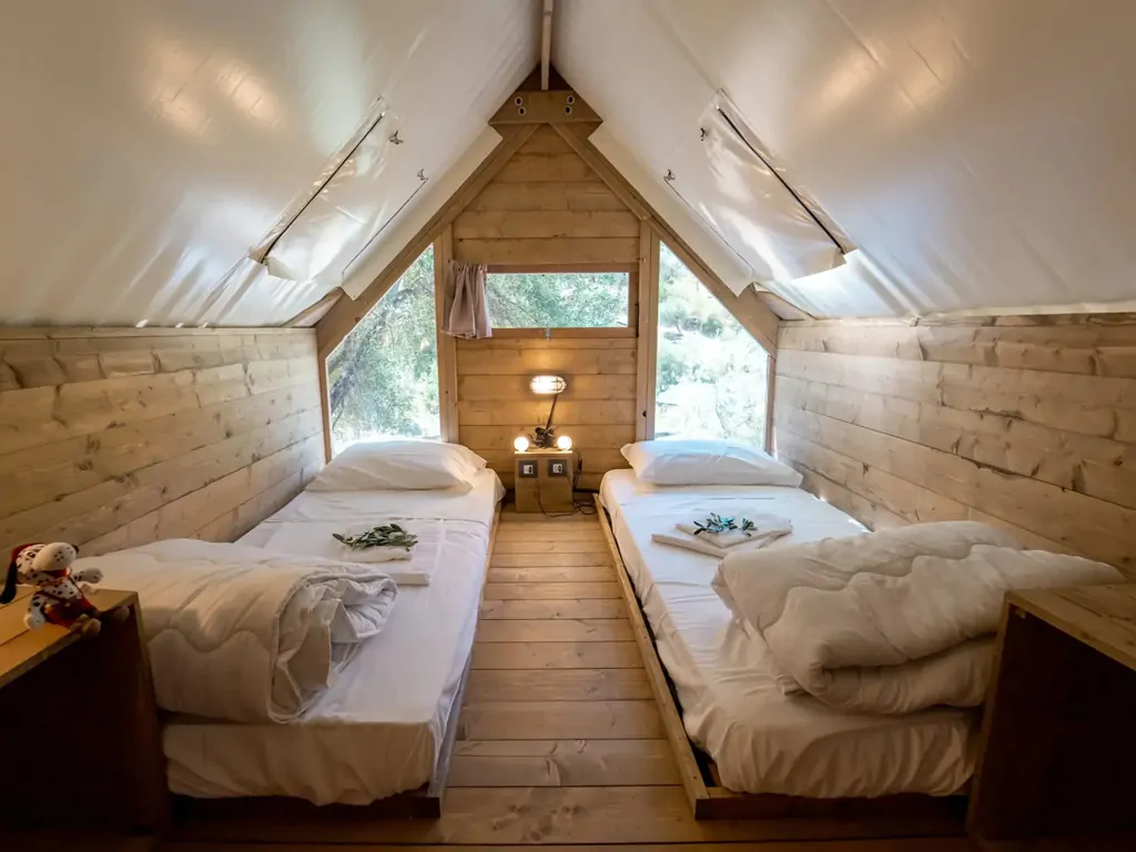 vacanze-glamping-boutique-air-dreamer-3-exterior-air-dreamer-single-beds