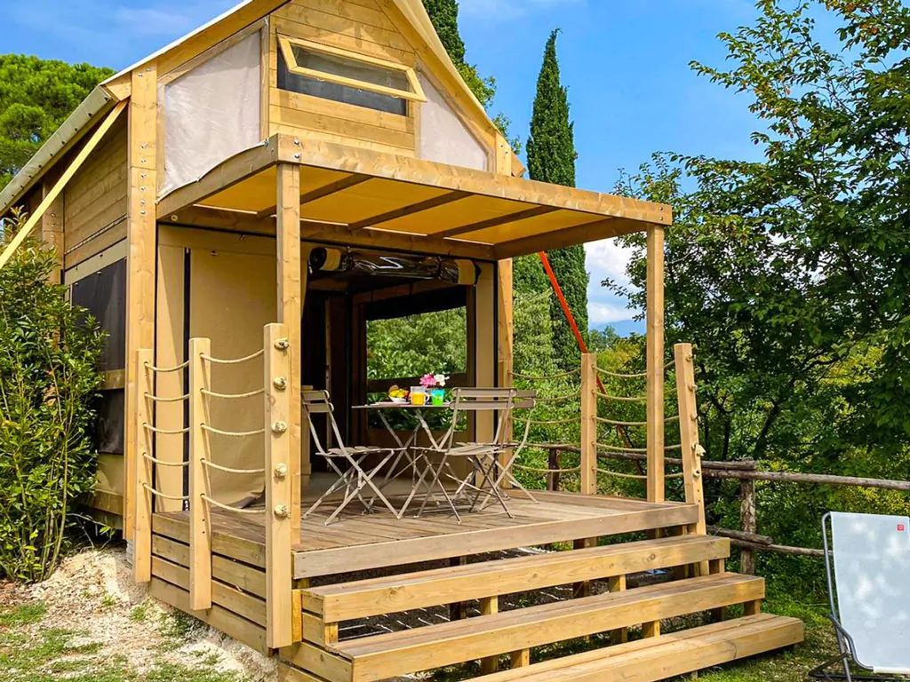 vacanze-glamping-boutique-air-dreamer-3-exterior-airdreamer-1-front-view
