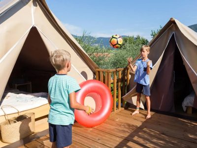 vacanze-glamping-boutique-air-dreamer-3-exterior-second-floor-terrace-ii