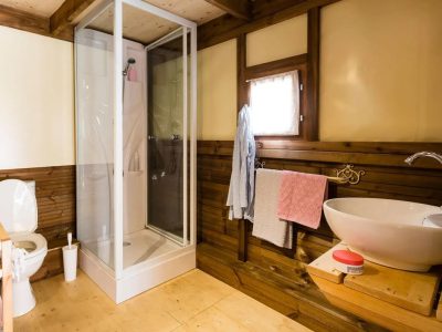 vacanze-glamping-boutique-air-dreamer-3-interior-bathroom