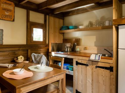 vacanze-glamping-boutique-air-dreamer-3-interior-living-room