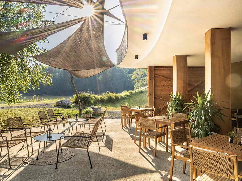 falkensteiner-premium-camping-lake-blagus-bar