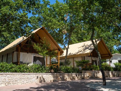 banki-green-istria-village-glamping-tent-loft-jacuzzi-exterior