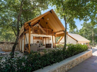 banki-green-istria-village-glamping-tent-loft-jacuzzi-exterior-terrace