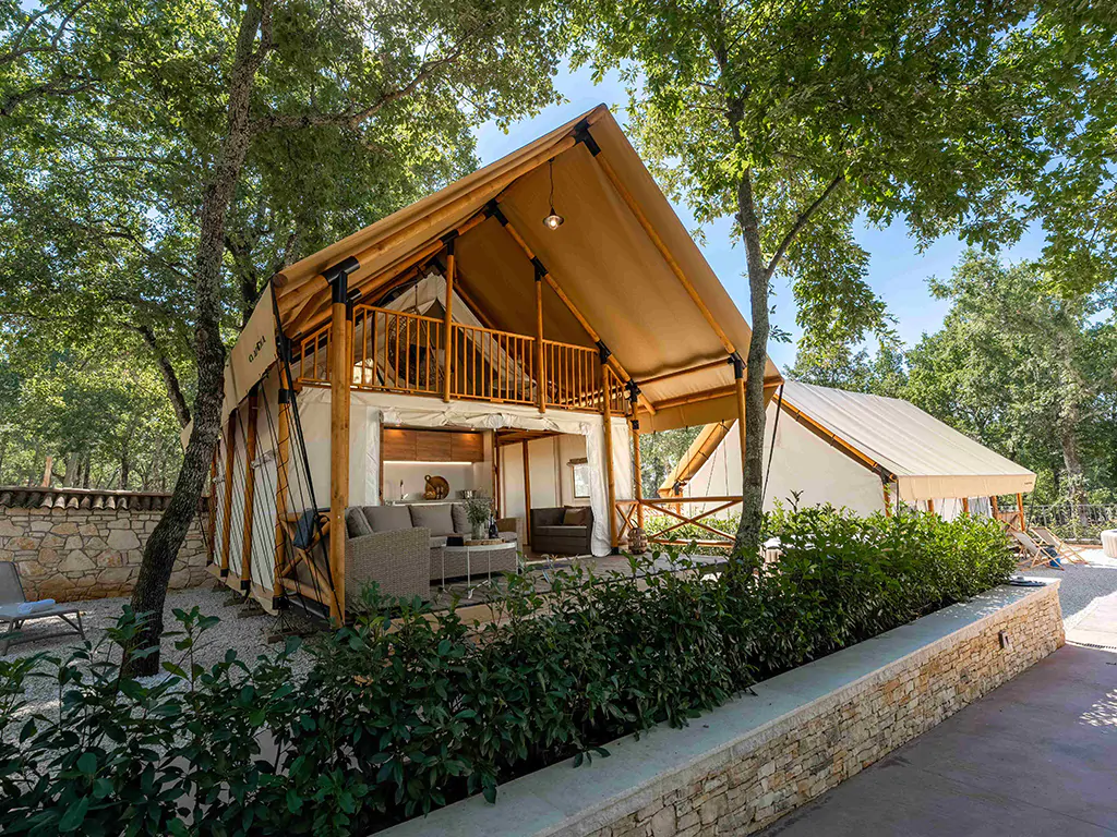 banki-green-istria-village-glamping-tent-loft-jacuzzi-exterior-terrace