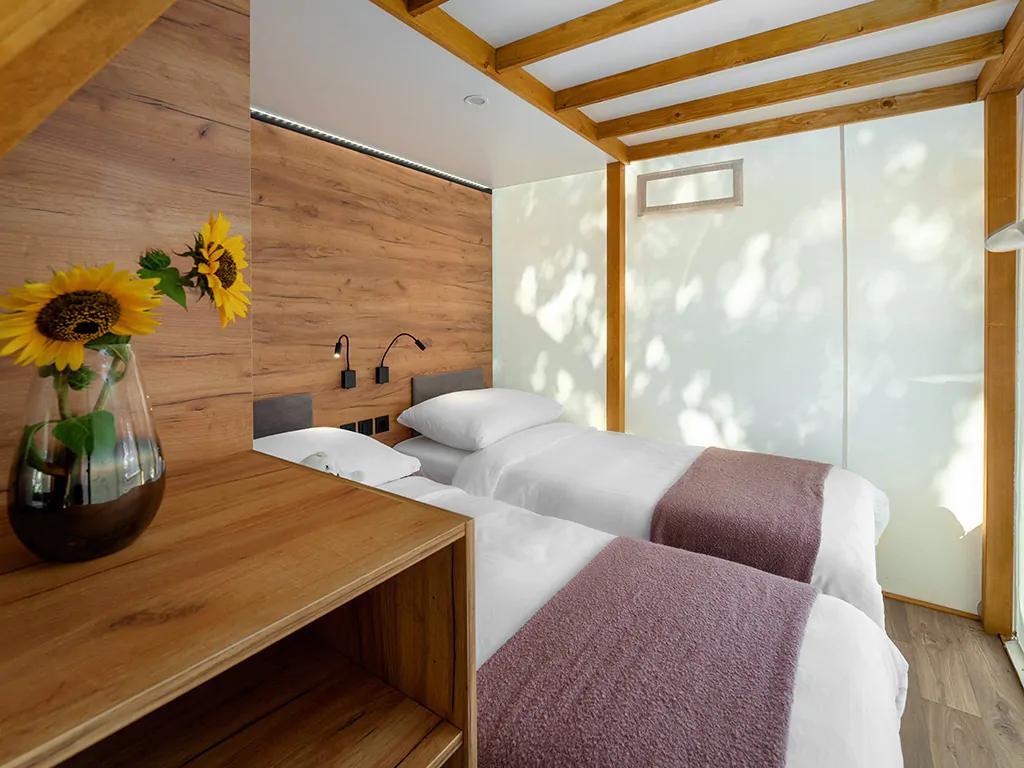 banki-green-istria-village-glamping-tent-loft-jacuzzi-interior-bedroom-single-beds