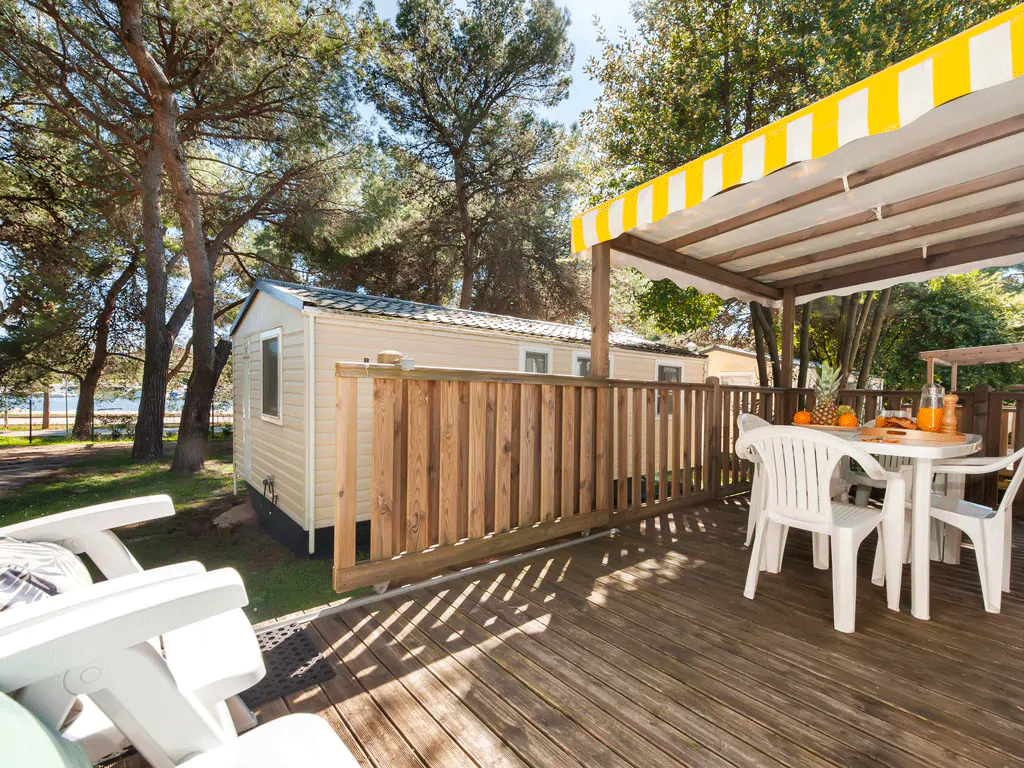 campsite-bivillage-mobile-home-comfort-family-partial-sea-view-exterior-terrace