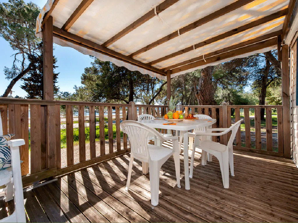 campsite-bivillage-mobile-home-sea-view-exterior-terrace