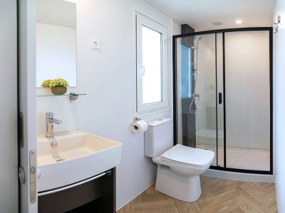 campsite-galeb-mobile-home-bathroom