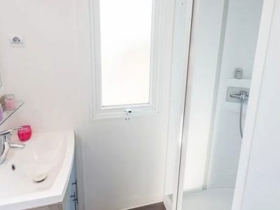 campsite-park-umag-mobile-home-comfort-a-for-6-persons-interior-bathroom