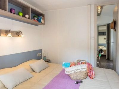 campsite-park-umag-mobile-home-comfort-a-for-6-persons-interior-bedroom-double-bed