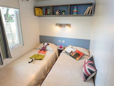 campsite-park-umag-mobile-home-comfort-a-for-6-persons-interior-bedroom-single-beds