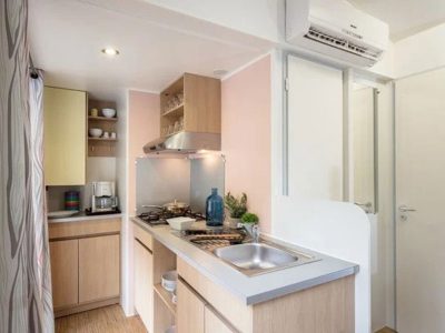 campsite-park-umag-mobile-home-comfort-a-for-6-persons-interior-kitchen