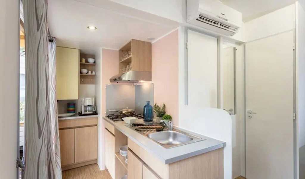 campsite-park-umag-mobile-home-comfort-a-for-6-persons-interior-kitchen