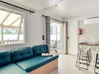 campsite-park-umag-mobile-home-premium-balcony-for-6-persons-interior-living-room-couch