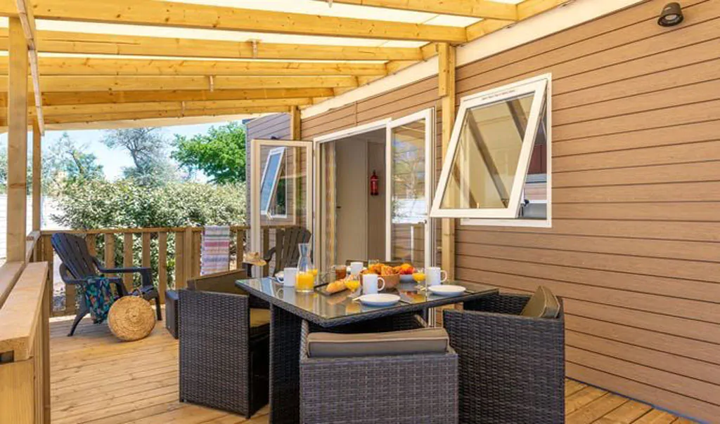 campsite-park-umag-premium-b-for-6-persons-exterior-terrace
