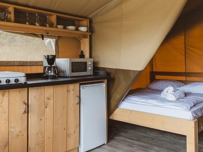 campsite-vita-terme-tuhelj-glamping-tent-interior-bedroom-double-bed-kitchen
