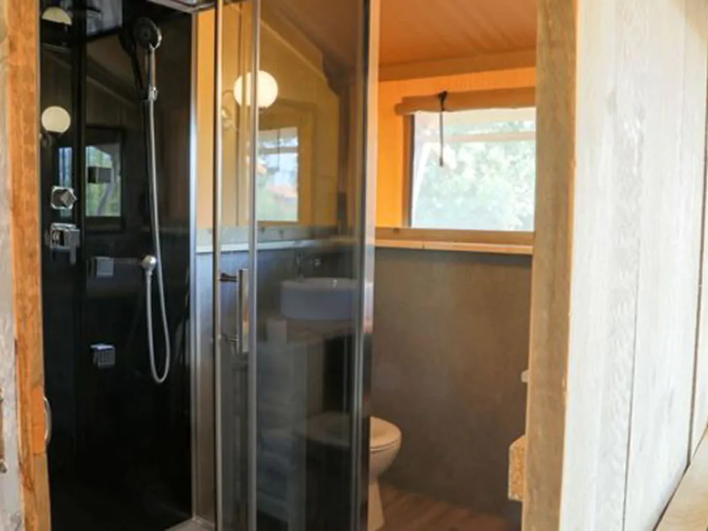 kamp-val-saline-safari-tent-interior-bathroom