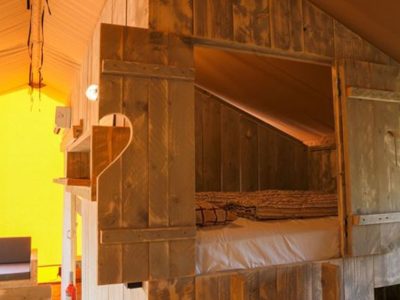 kamp-val-saline-safari-tent-interior-single-bed