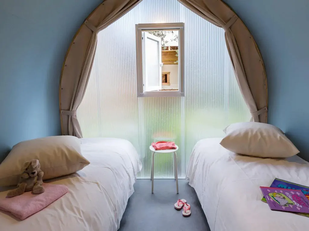 sivinos-camping-boutique-glamping-tent-coco-suite-interior-single-beds