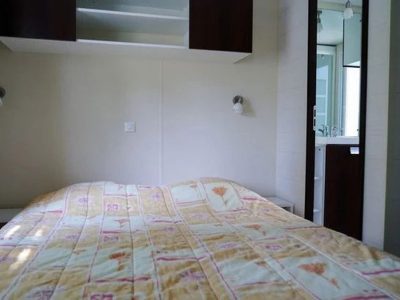 brioni-sunny-camping-mobile-home-classic-interior-bedroom-double-bed