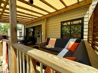 camping-bella-italia-mobile-home-estivo-premium-plus-terrace-sofa