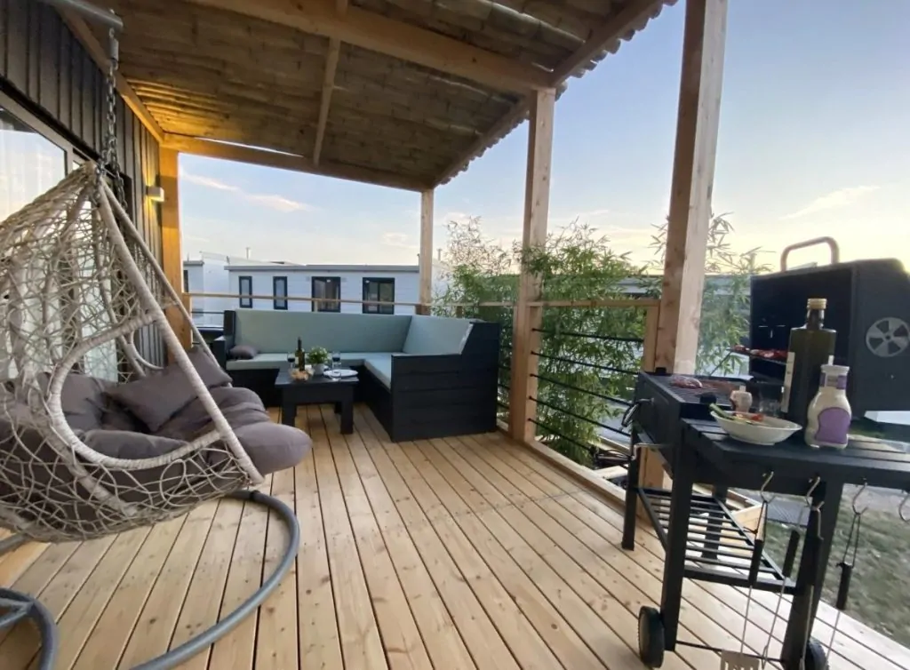 camping-cisano-san-vito-mobile-home-exterior-terrace-grill