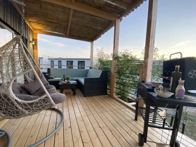 camping-cisano-san-vito-mobile-home-exterior-terrace-grill