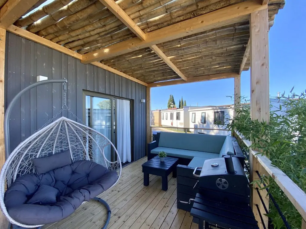 camping-cisano-san-vito-mobile-home-exterior-terrace-i