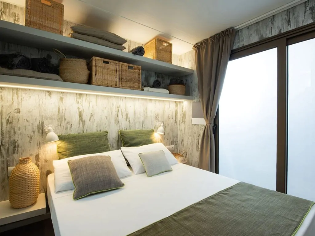 camping-cisano-san-vito-mobile-home-interior-bedroom-i