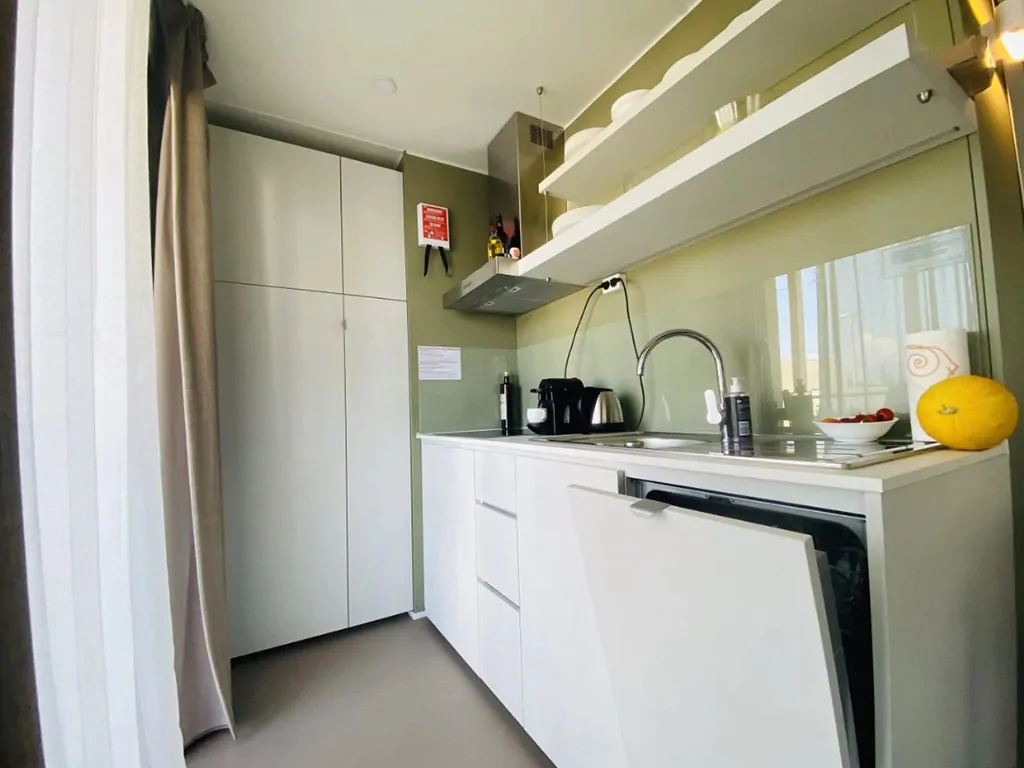 camping-cisano-san-vito-mobile-home-interior-kitchen-kettle