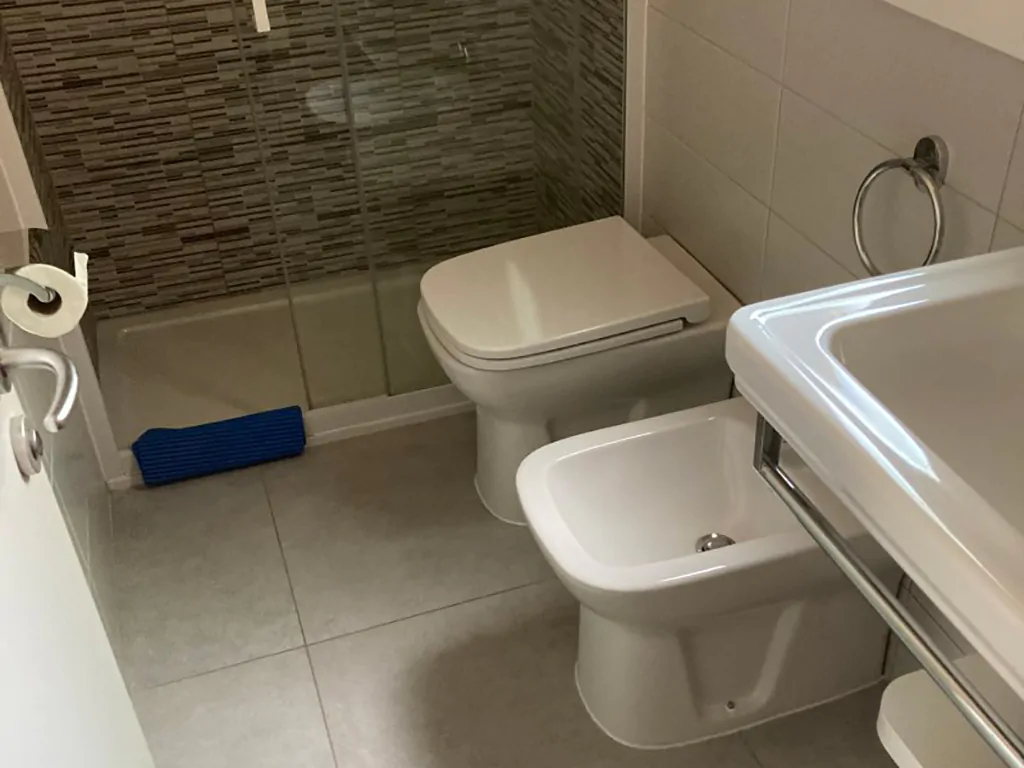 camping-la-masseria-mobile-home-comfort-interior-bathroom
