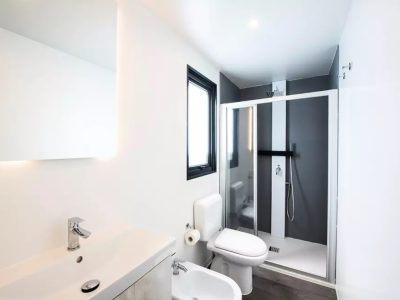 camping-la-scogliera-mobile-home-family-interior-bathroom